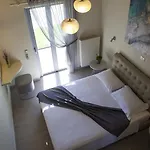 Lefteris Βίλα *
